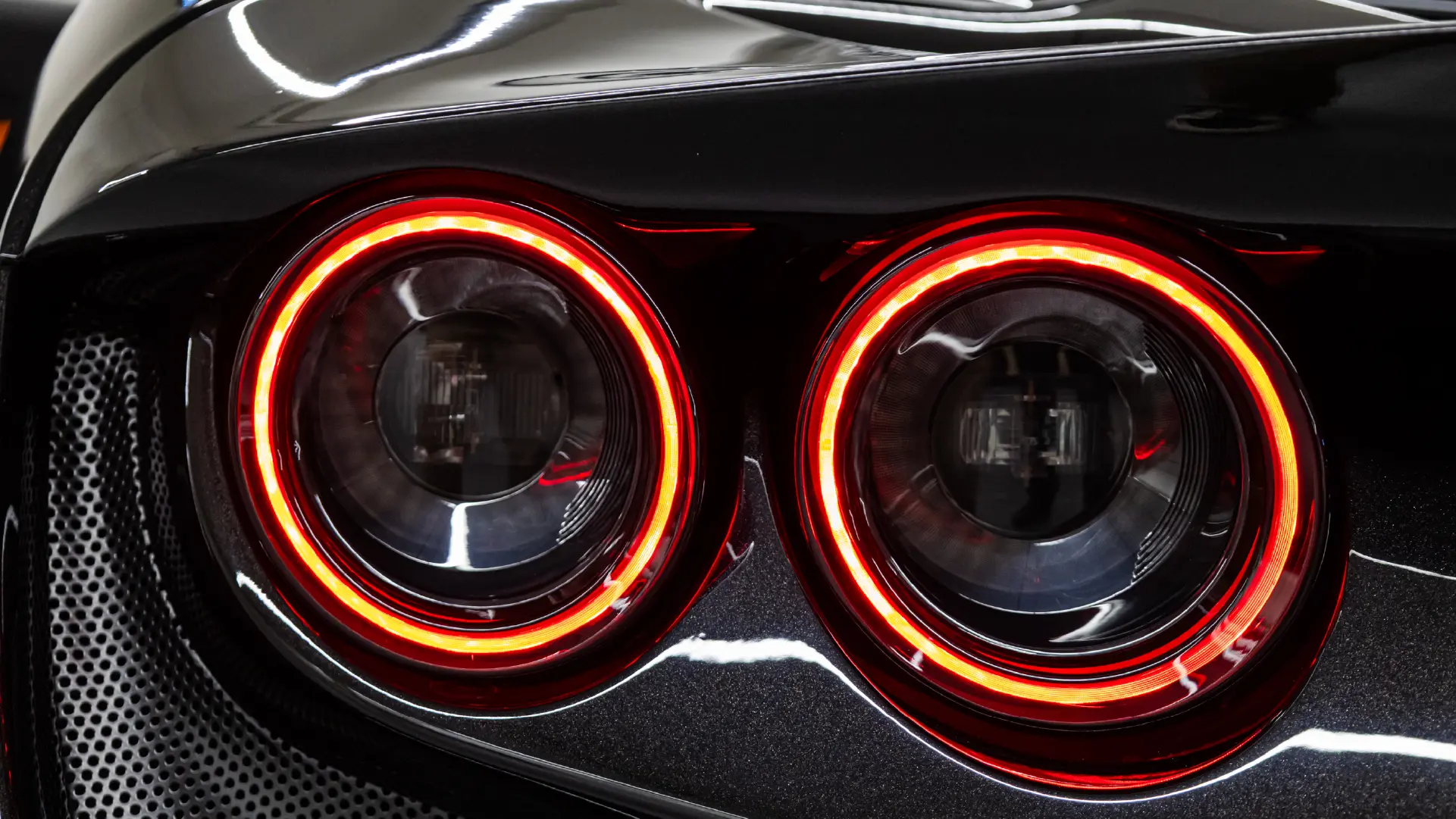 Ferrari F8 Spider - View 2