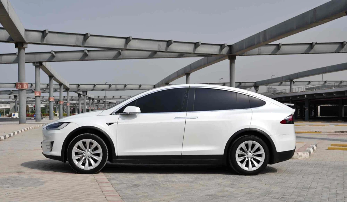 Tesla Model X - View 2